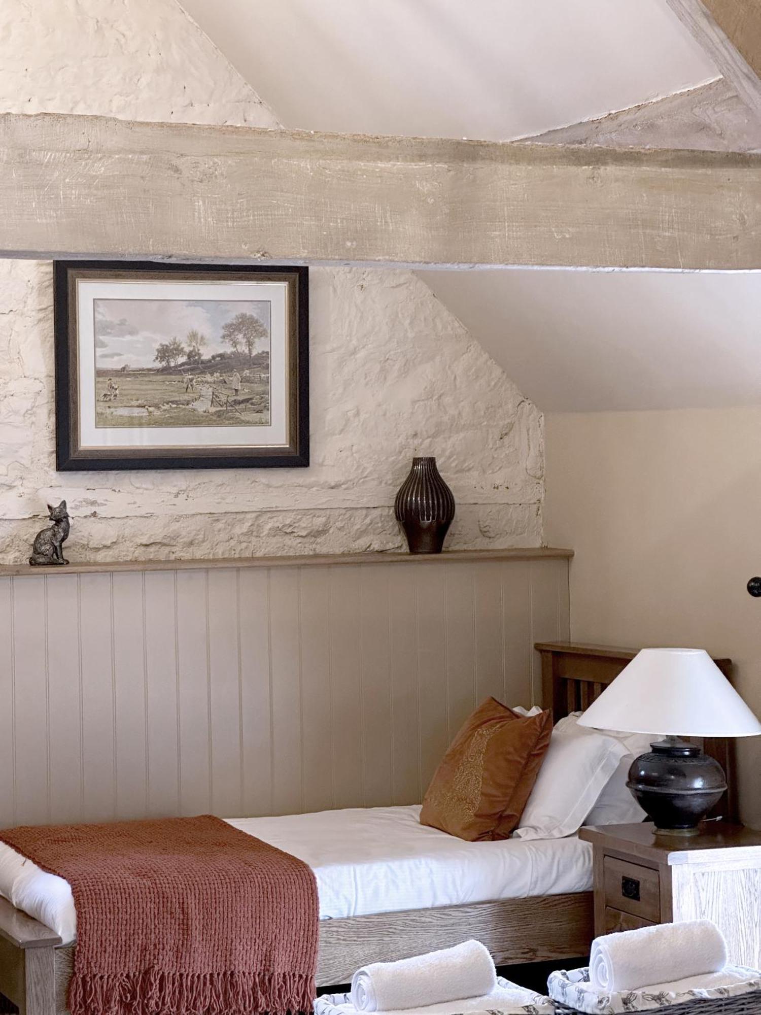 The Crown At Marnhull Otel Sturminster Newton Oda fotoğraf